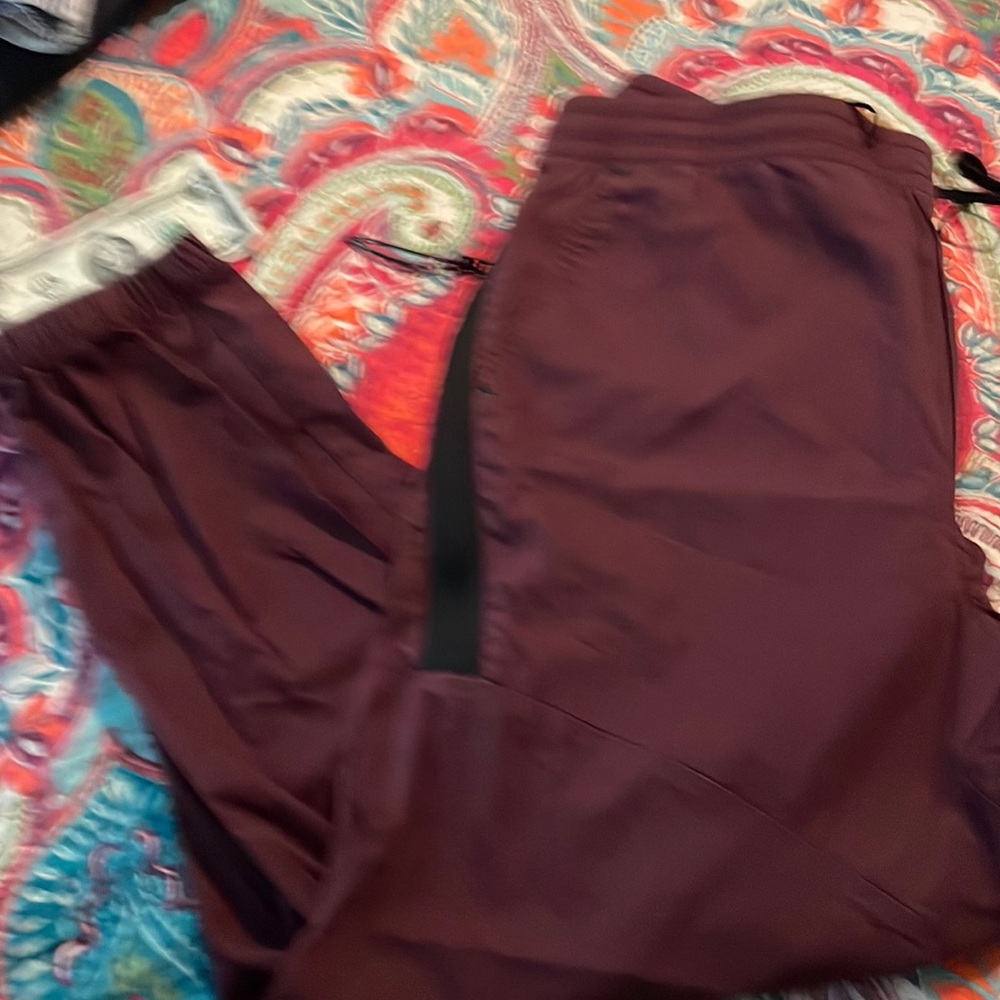 American Eagle Ourfitters maroon flex pants